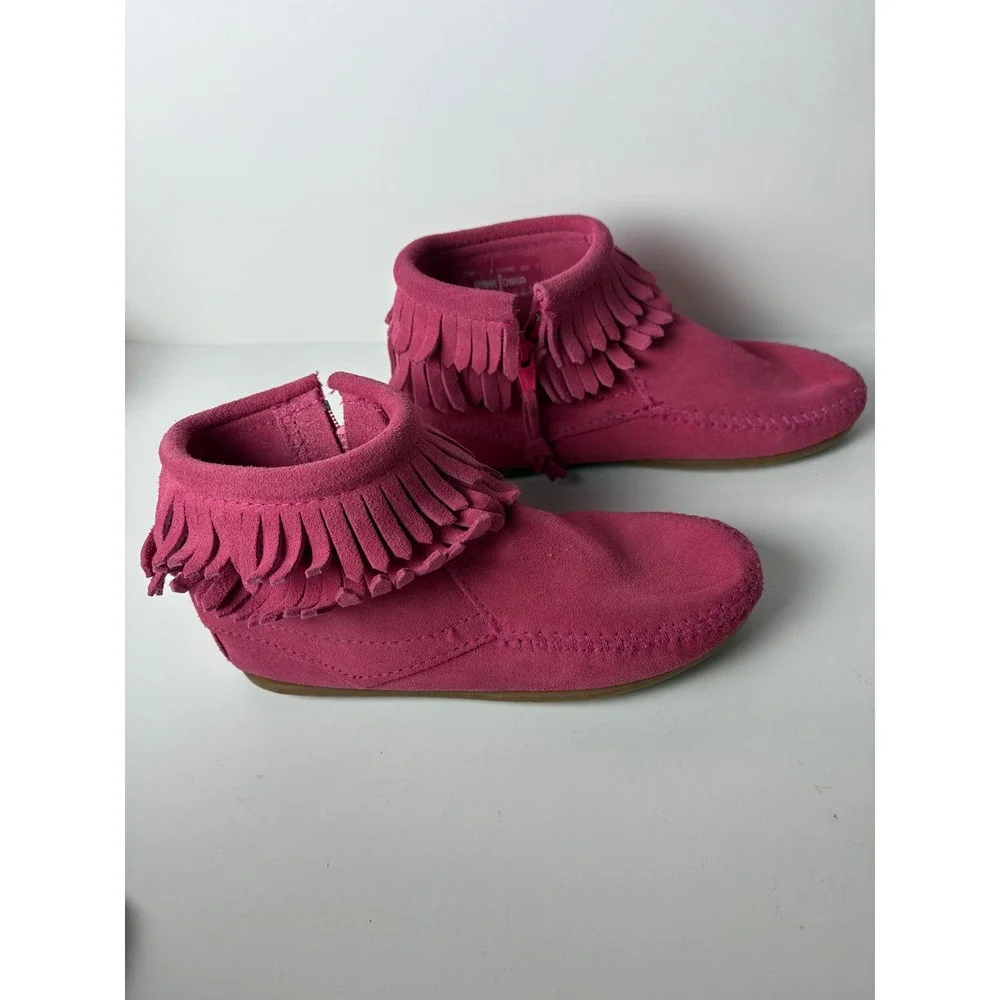 Minnetonka Kids Hot Pink Suede Fringe Moccasin Ankle Boots 2295 Big Kids Size 1